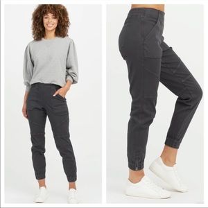 EUC SPANX Stretch Twill Cargo Jogger Pants, Washed Black, Size XL